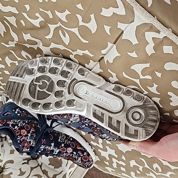 Shoes - Picture 4 of 4